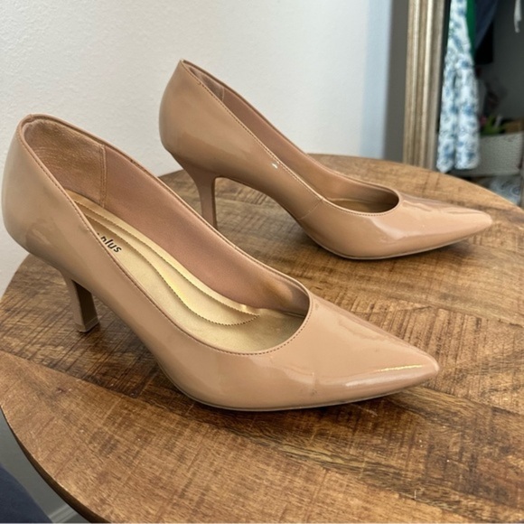 Comfort Plus by Predictions Janine Nude Patent Pointy Toe Heels - Picture 2 of 9